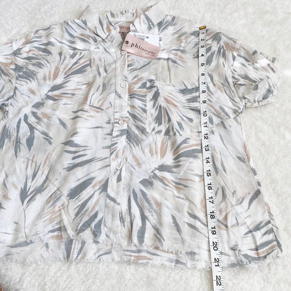 Philosophy, Women's Short Sleeve Button Down Shirt, Light Tan Size Medium - Picture 3 of 8